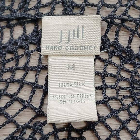 J Jill Hand Crochet 100% Silk Black Long Sleeve Hooded Pullover Top Size M - Picture 6 of 8